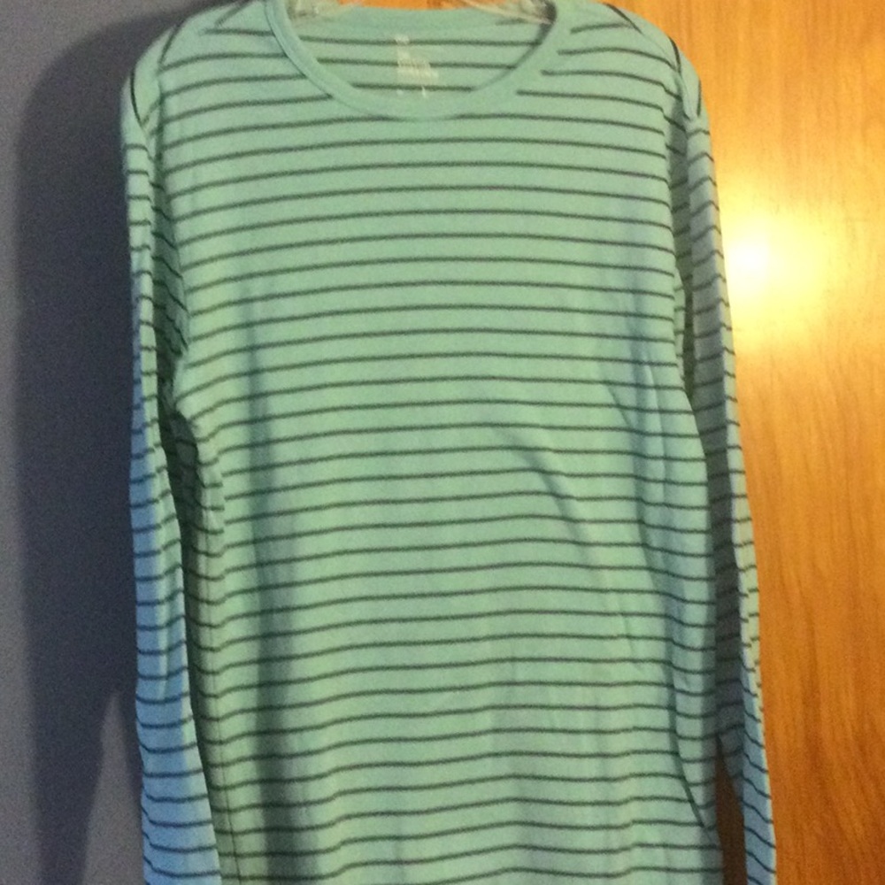 Gap boy’s essential fitted crew long sleeve shirt